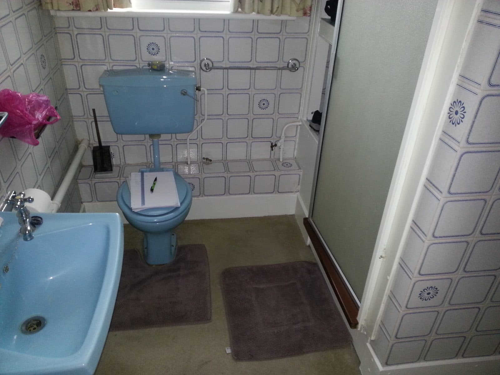 Dated 1980s blue bathroom before renovation by The Wetherby Plumber